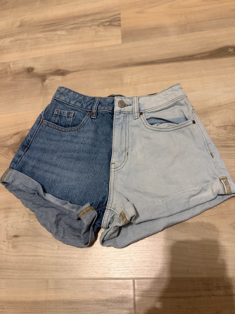 size 24 denim PacSun colorblock mom shorts. high waisted and in great condition